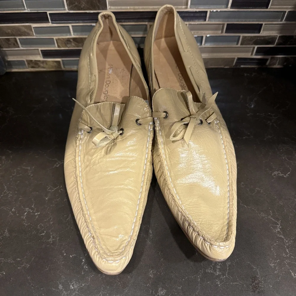 Helene Dougles Beige Heeled Loafers Women's Narrow 11 EU 41 Heels Slip Ons Pumps